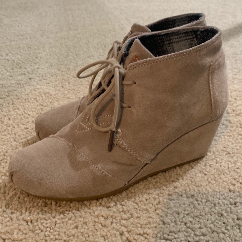 Toms Desert Taupe Suede Wedge Booties size 7.5